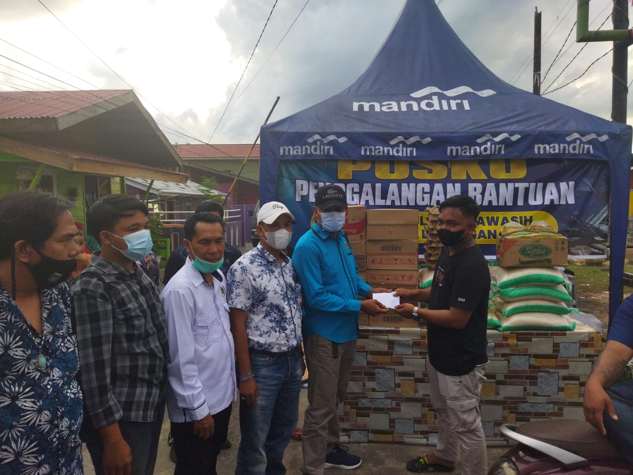 PWI Kota Dumai Serahkan Bantuan Untuk Korban Kebakaran