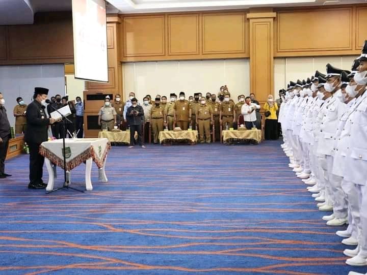 Bupati Sukiman Lantik 19 Kades di Rohul