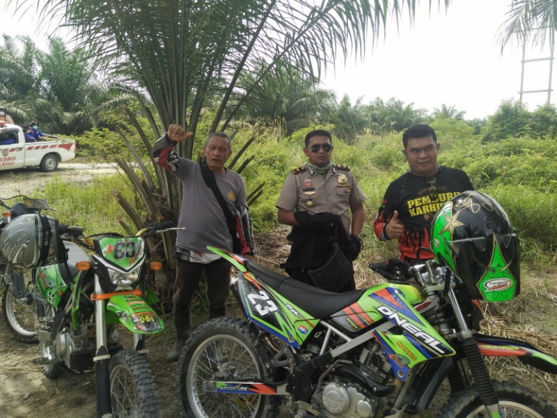 Puluhan Personil Gabungan berjibaku menjinakkan Karhutla di Desa Buluh Manis
