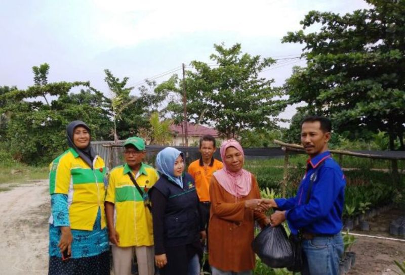 Orsos SMPS Serahkan Bantuan untuk Keluarga Kurang Mampu