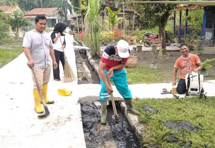 Camat Panai Hulu Melakukan Kegiatan Jumat Bersih untuk Cegah Penyakit