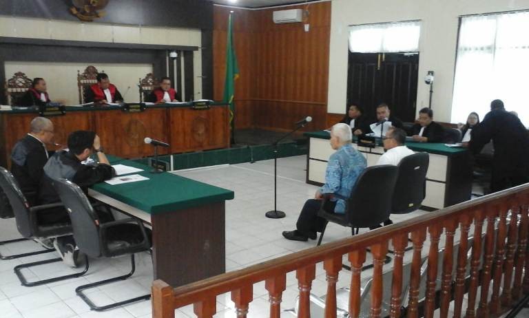 Mantan Sekda Dumai dan Direktur PT MRC Diadili
