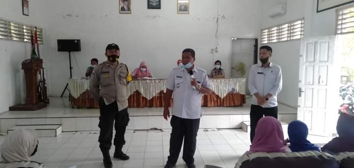 Camat Rantau Selatan Pantau Langsung Penyerahan Bantuan Sosial Tunai Tahap 10