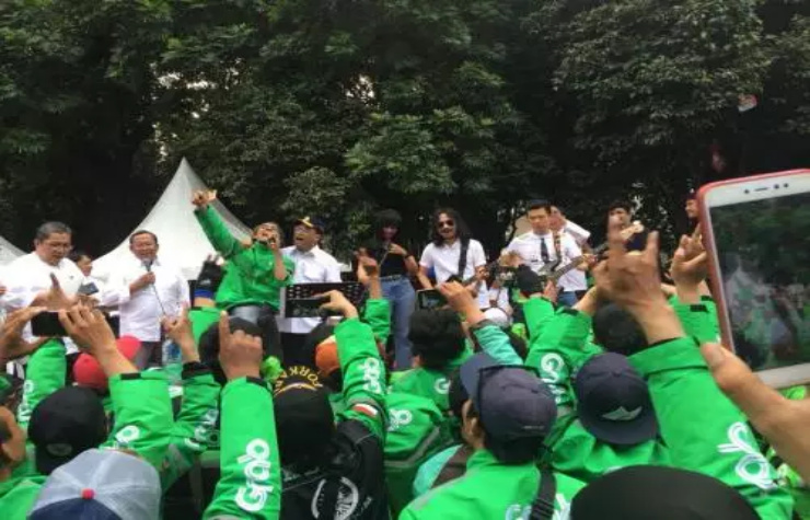 Presiden Jokowi Sebut Driver Ojol sebagai Pahlawan Transportasi