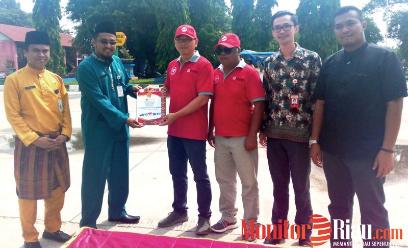 Dana CSR PT Ivo Mas dan PT ESM Percantik Jalan HR.Subrantas