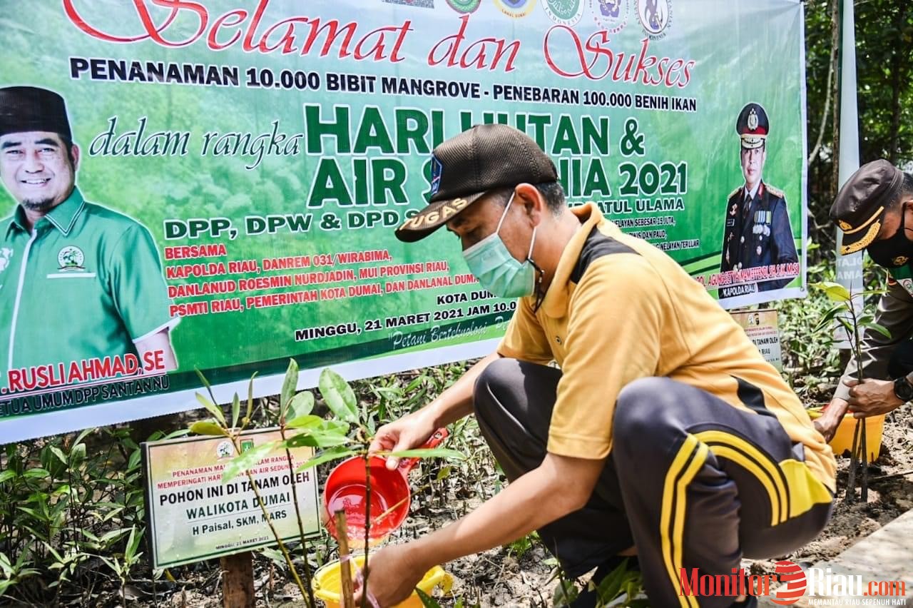 Wako Dumai Turut Serta Tanam Pohon dan Sebar Benih Ikan