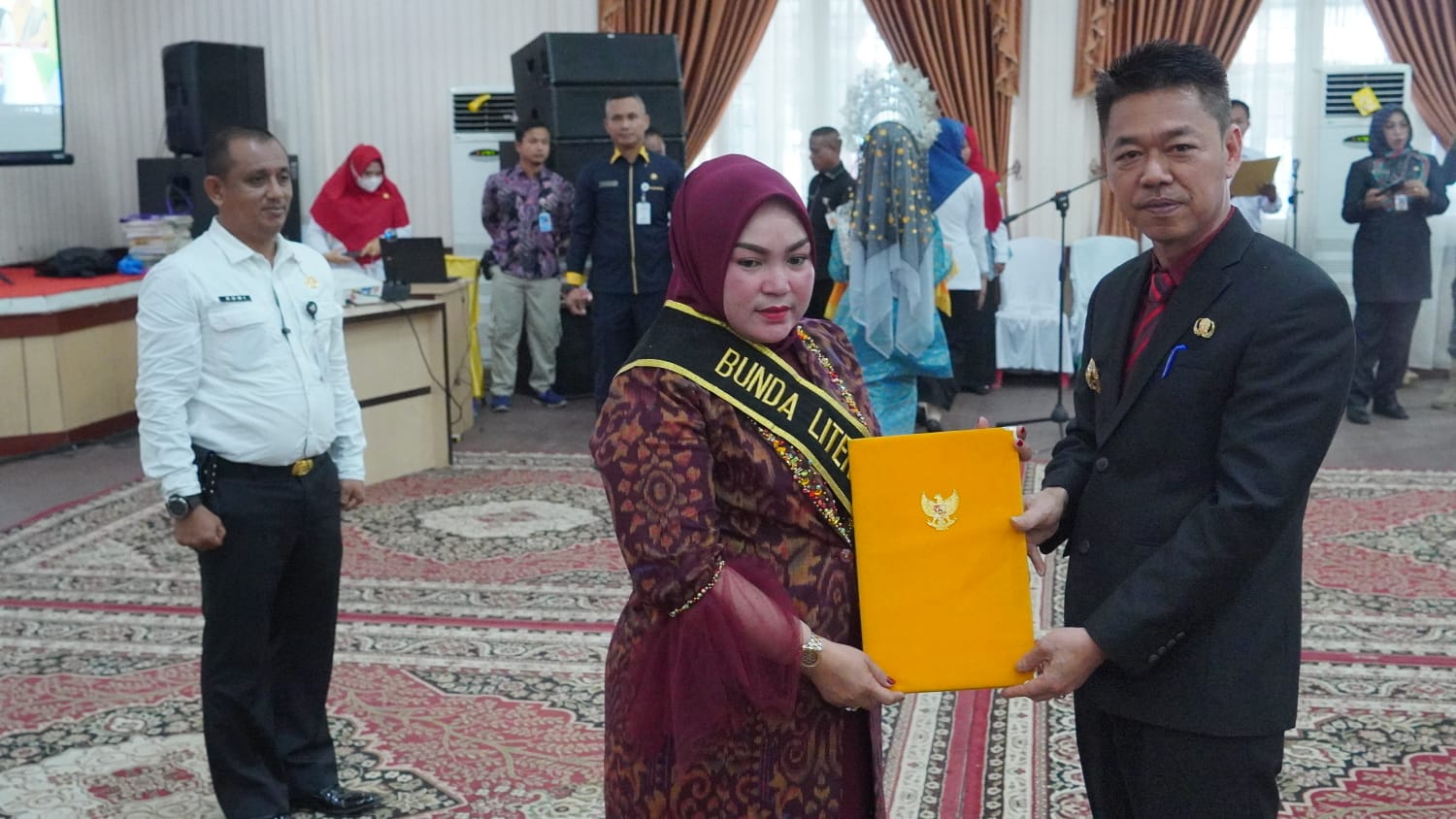 Sanimar Afrizal S.Pd Dikukuhkan Menjadi Bunda Literasi Rokan Hilir