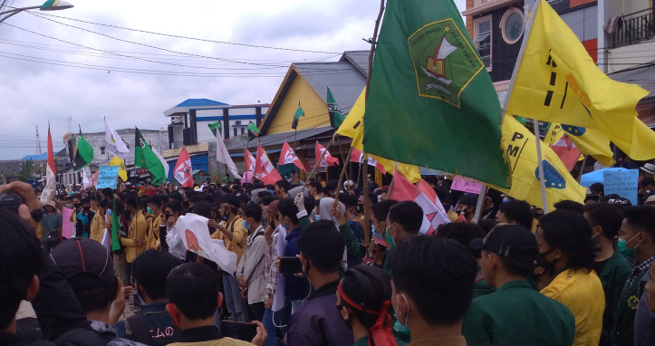 Tolak Omnibus Law, Ratusan Mahasiswa Unjuk Rasa ke DPRD Inhil