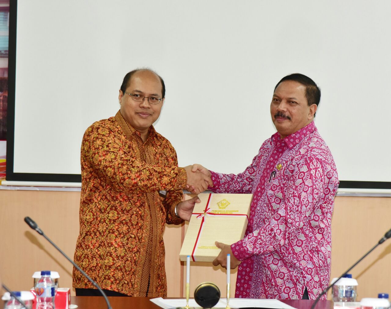 Pemkab Inhil Terima LHP Bidang Pendidikan dari BPK Riau