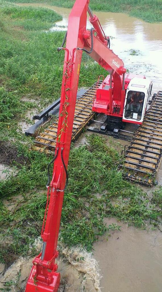 Bupati Harris Akan Pesan Dua Excavator Buatan PT Pindad Seharga 11,6 Milliar