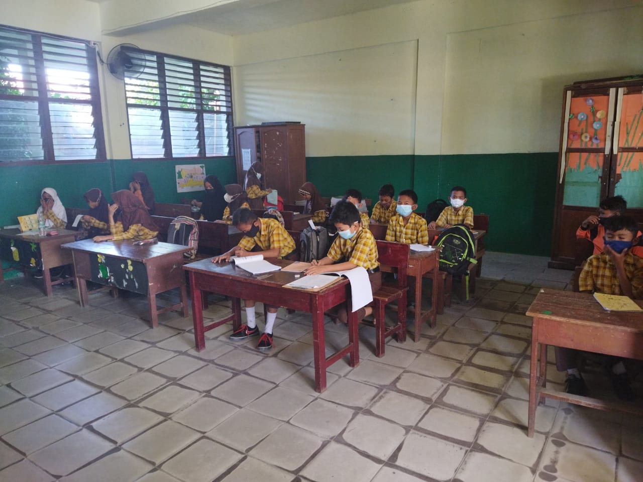 Oknum Guru SDN 026 Sukajadi Langgar Prokes Dalam Pelaksanaan Penilaian Akhir  Semester TP 2021-2022