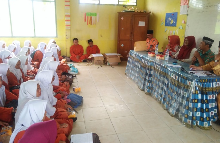 Peserta Pelatihan Jurnalistik di SMAN 2 Tembilahan Membludak