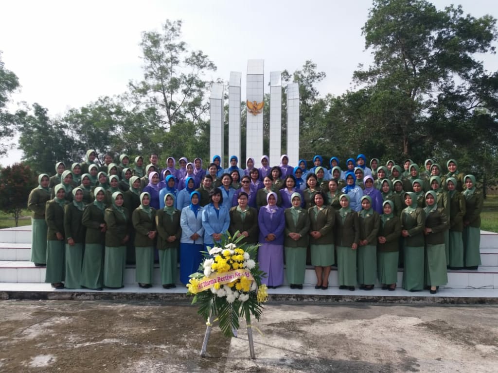 Persit Dumai Ziarah ke Taman Makam Pahlawan Kusuma Dharma