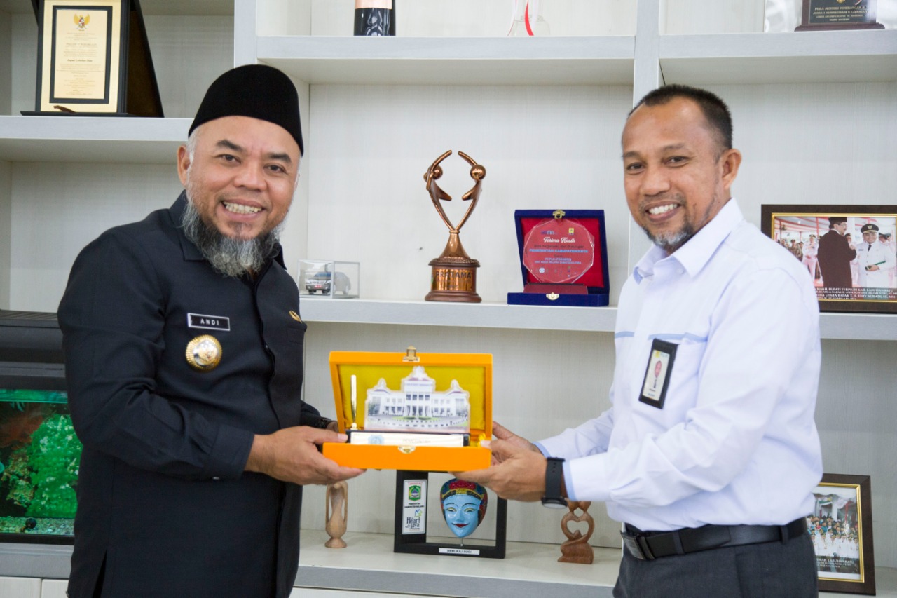 Pemkab Labuhanbatu Menerima Reward dari PT.PLN UP.3 Rantauprapat