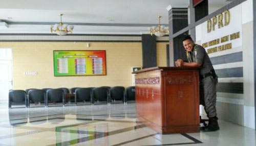 Gedung DPRD Pelalawan Sudah Tiga Hari Kosong