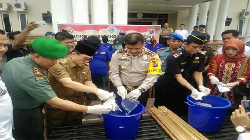 Wako dan Forkopimda Dumai  Ikut Musnahkan 2,8 Kg Sabu dan 1080 Pil Ektasi