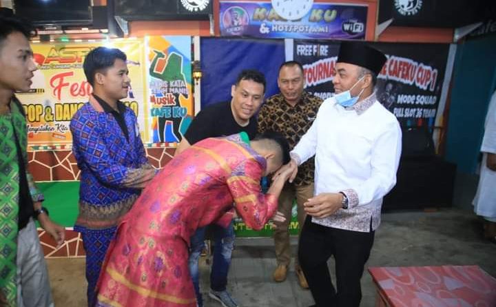 Bupati Labuhanbatu Hadiri Perlombaan Tarik Suara di Gedung Kesenian
