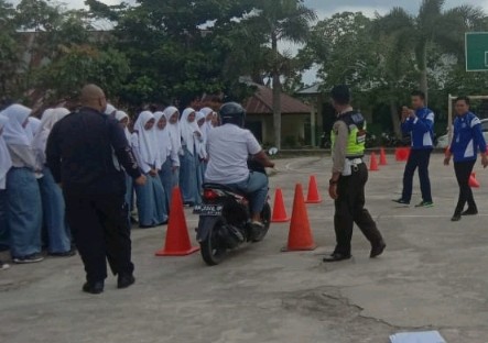 Polres Pelalawan Kampanyekan Keselamatan Berkendaraan pada Pelajar SMA