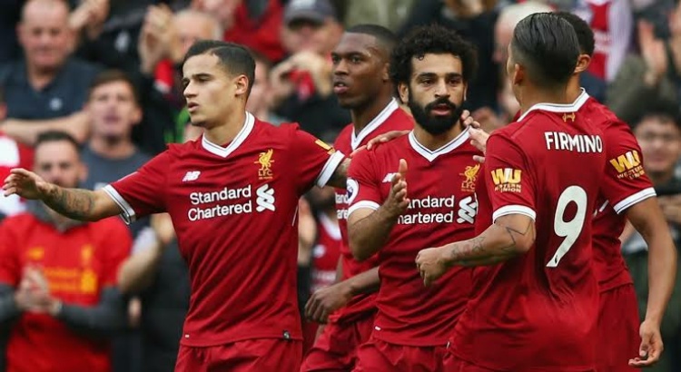 Liverpool Donasikan Kostum Pemain