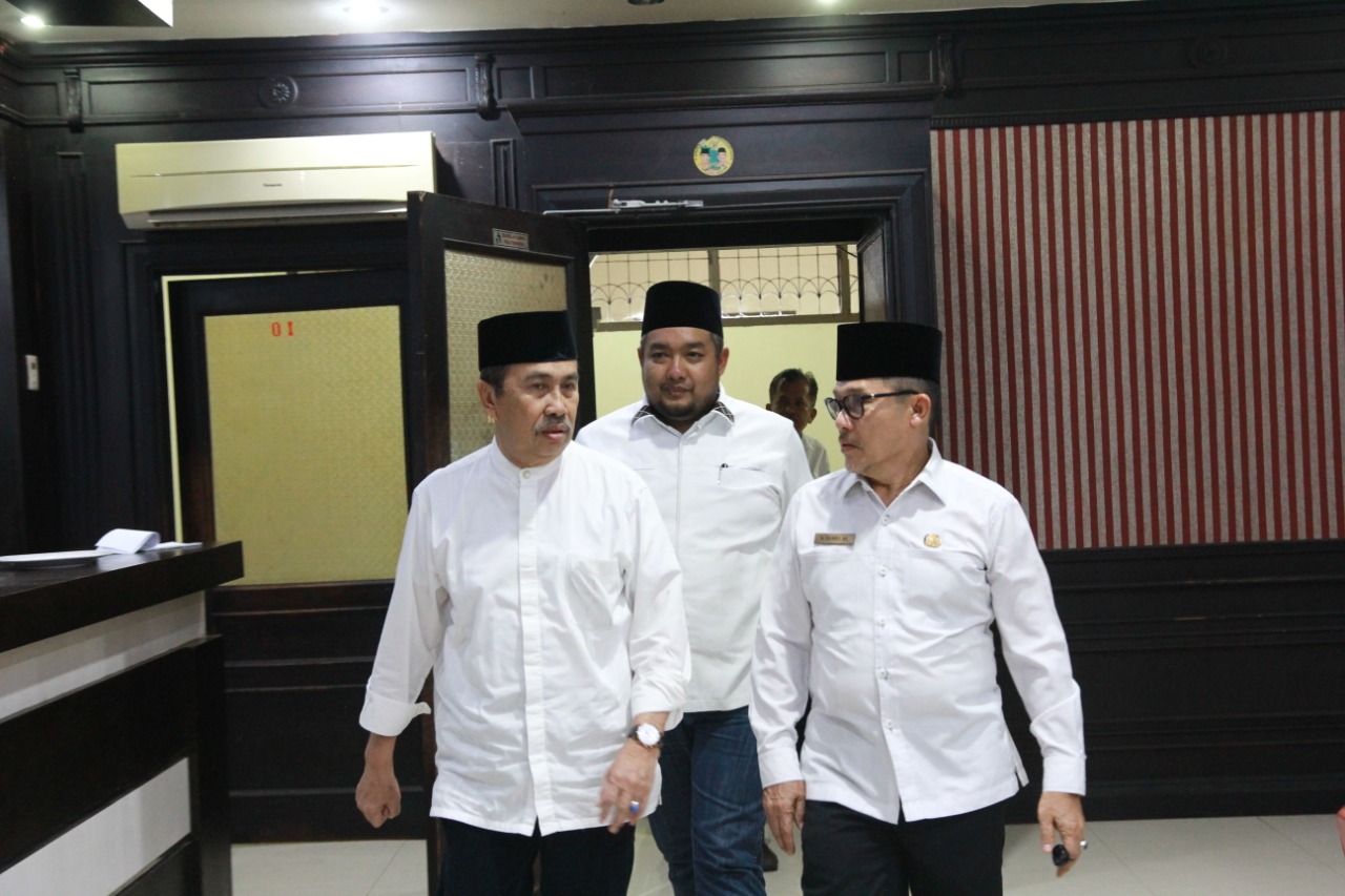 Mencari Pemimpin 