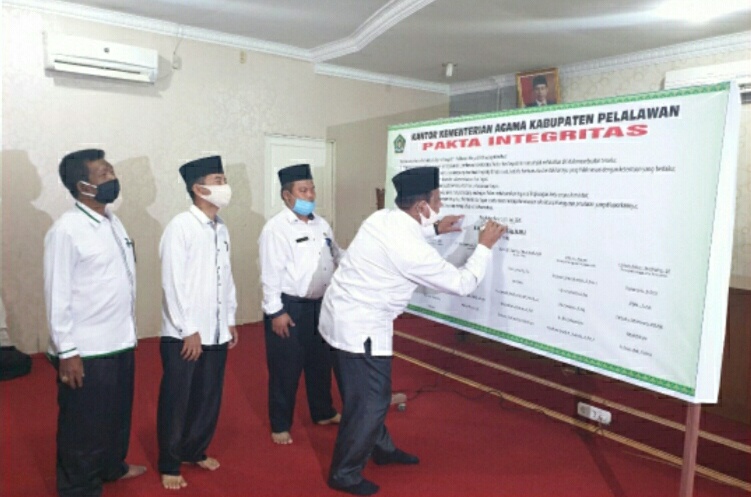 Kantor Kemenag Pelalawan Teken Pakta Integritas