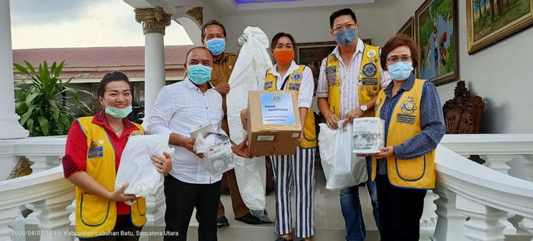 Bupati Labuhanbatu Terima Bantuan APD Standar WHO dari Lion Club