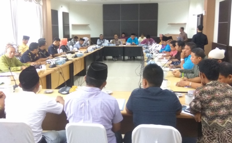 Hearing Soal Harga Kelapa, Dewan Minta Pihak Perusahaan Atasi Antrian Bongkar-Muat