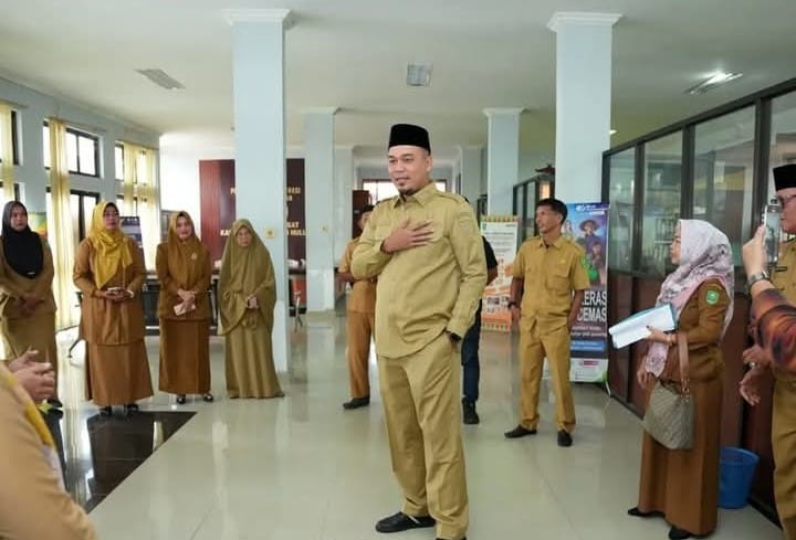 Bupati Inhu Sidak Kehadiran ASN Pasca Libur Panjang, Ini Pesan Ade Agus Hartanto
