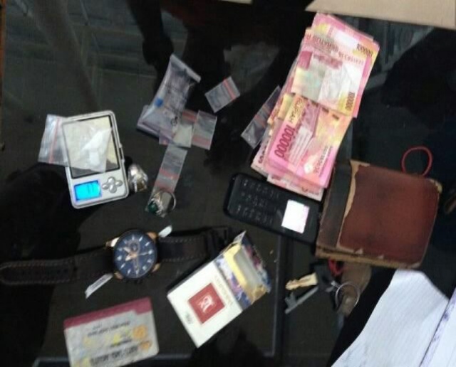 Diduga Oknum Brimob Polda Riau Diamankan saat Bawa Paket Sabu ke Bandara SSK II Pekanbaru