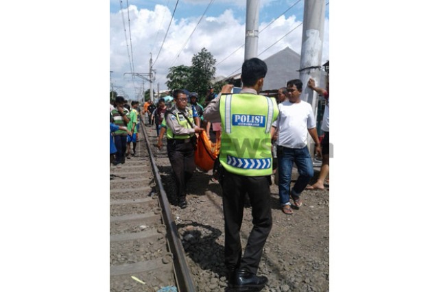 Pipis Sembarangan, Pria Paruh Baya Tewas Tersambar KRL