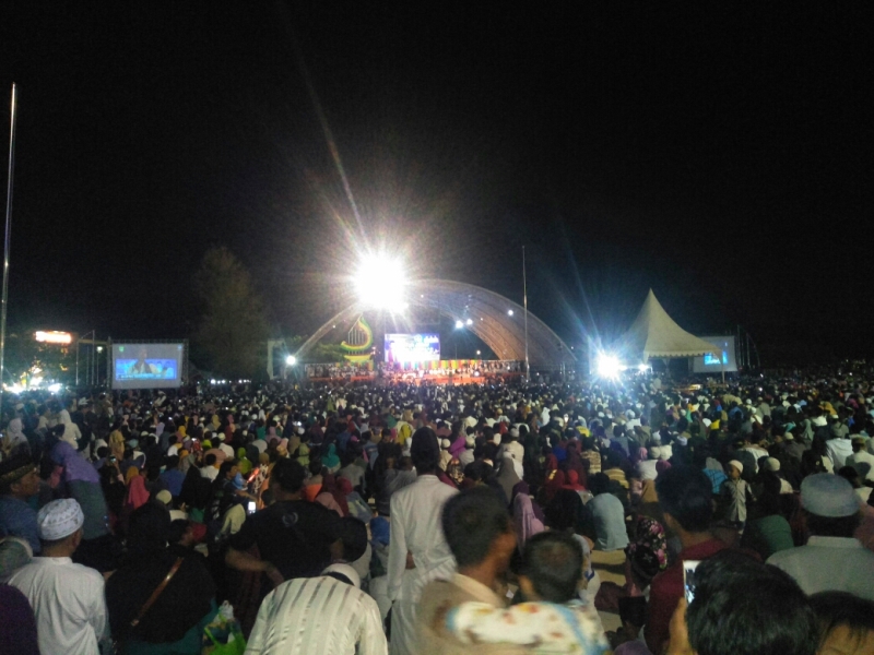 Ribuan Warga Dumai Antusias dengarkan Tausiyah UAS