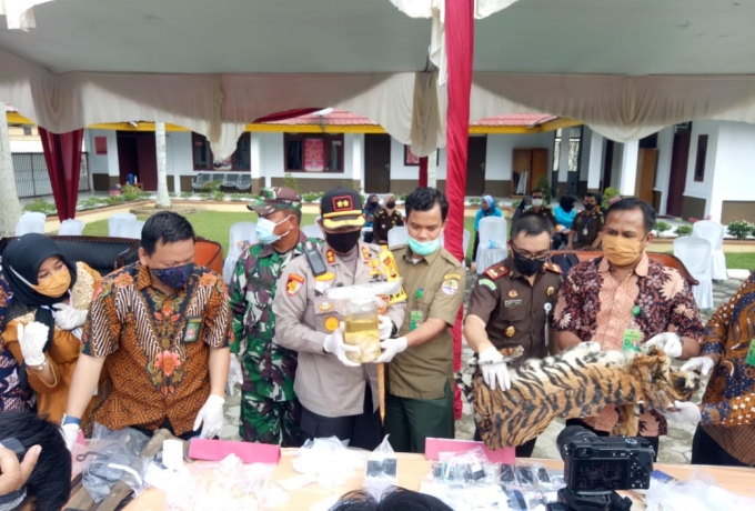 Kejari Pelalawan Musnahkan Barang Bukti Perkara Tindak Pidana Umum