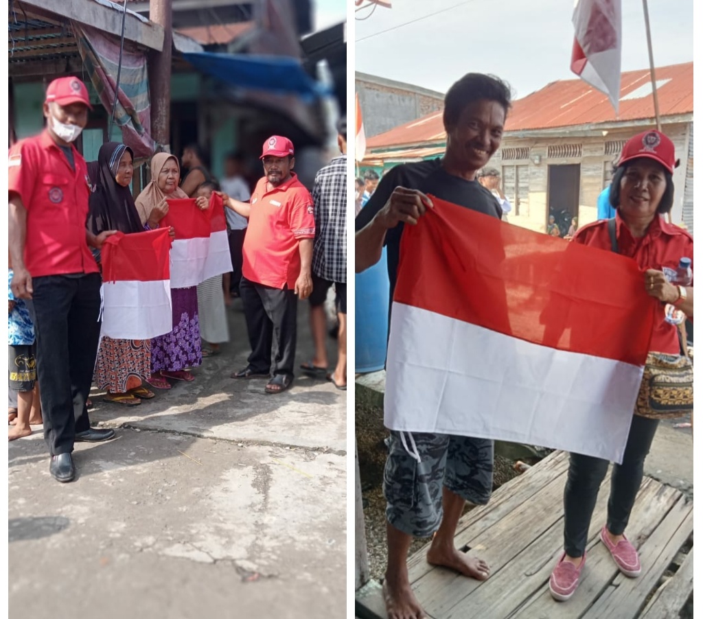 HUT RI Ke- 77, Pemuda Batak Bersatu Bagikan Bendera Kepada Warga Palika