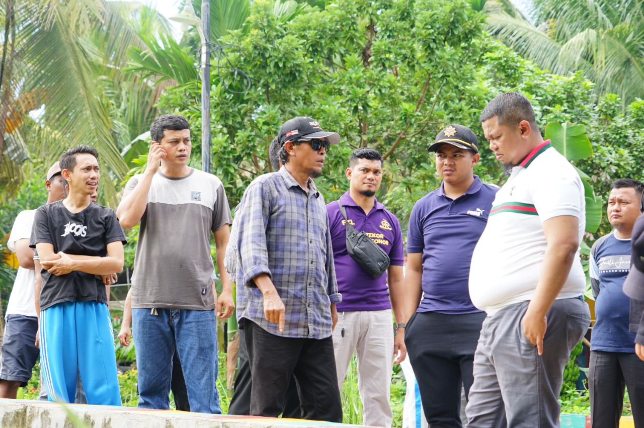 Camat Mandau, Gotong Royong dan Tinjau Drainase di Kelurahan Pematang Pudu