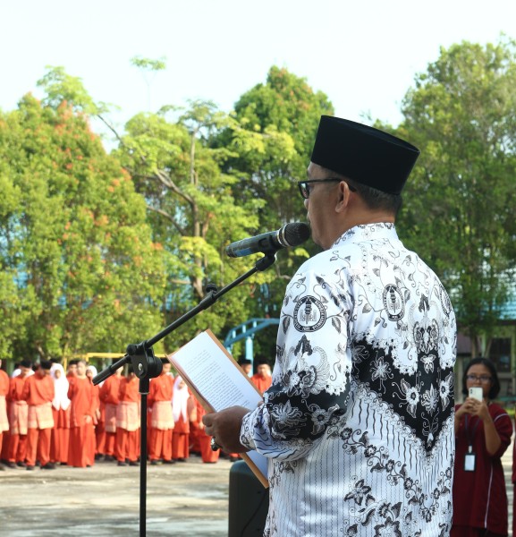 Memperingati Hardiknas 2025, Kepala SMAN 1 Siak: Fokus Tingkatkan Kualitas Belajar