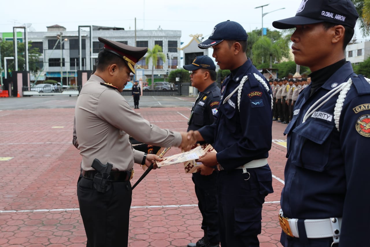 19 Satpam Berprestasi Diberikan Penghargaan