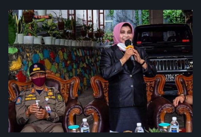 Rahma Sidak Pangkalan Gas Sekaligus Bagikan Kartu Kendali LPG 3 Kg