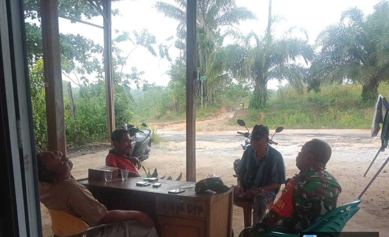 Jelang Natal, Babinsa Bagan Besar Laksanakan Komsos