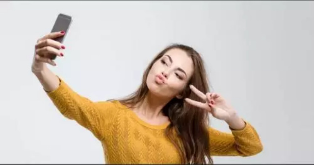 Awas, Foto Selfie Pose 2 Jari Bisa Memicu Tindak Kejahatan!