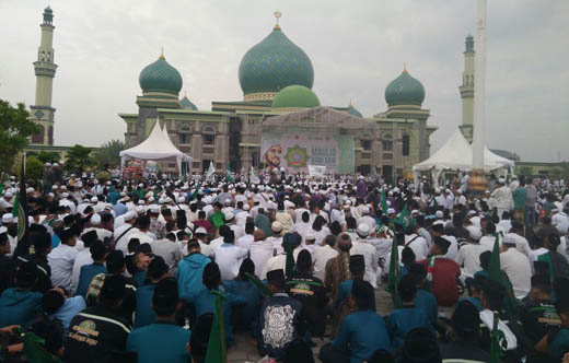 Gubri Ikut Bershalawat Bersama Ribuan Jemaah Masjid Agung An Nur