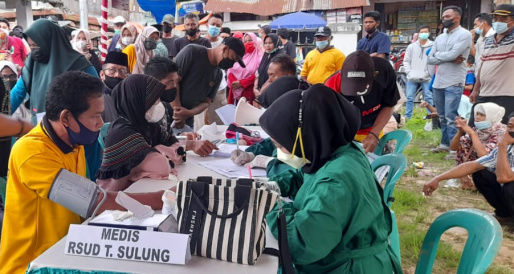 Masyarakat Reteh Antusias Ikut Vaksinasi dengan Tetap Patuh Protokol Kesehatan