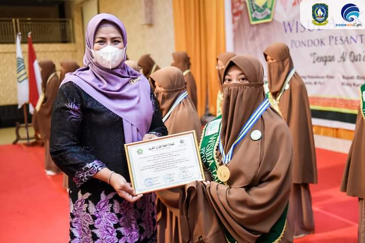 TP PKK Kepri Hadiri Wisuda Akbar Tahfidz Ponpes Darussilmi