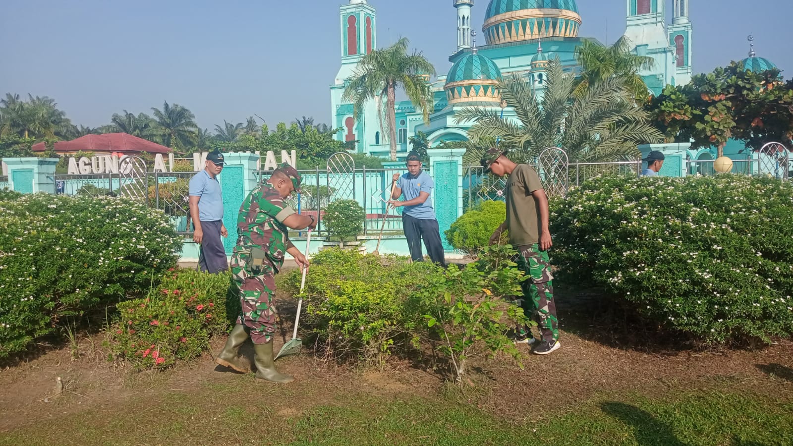 Pupuk Rasa Kebersamaan, Kodim 0320/Dumai Gotong Royong di Mesjid Al Manan