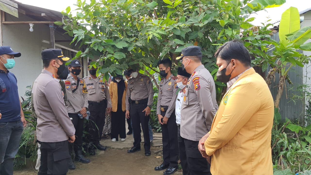 Polres Inhil Gandeng Mahasiswa Unisi Salurkan Bansos