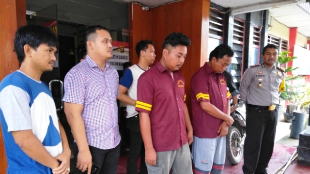 Saling Ejek, Kakak Beradik Tikam Supir Bus