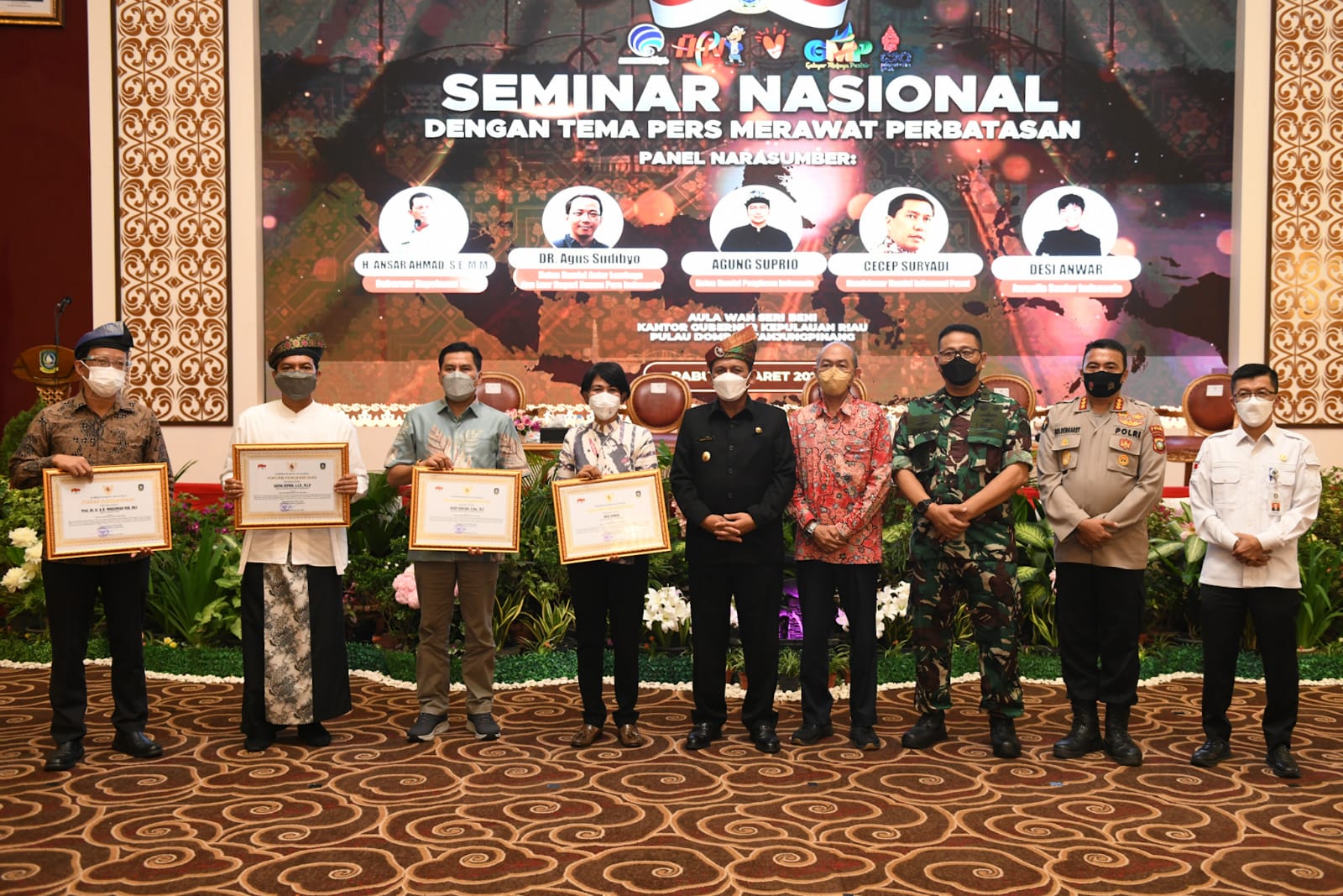 Buka Seminar Nasional 'Pers Merawat Perbatasan', Gubernur Ansar Minta  Pers Tingkatkan Kompetensi