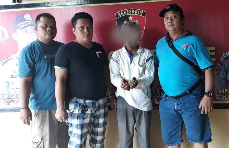 Pria Tua Ditangkap Polisi Sedang Nulis Togel