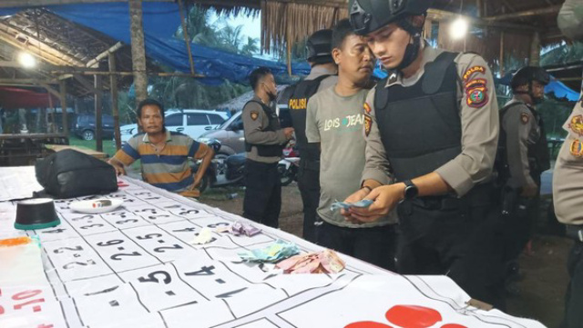 Polisi Amankan 6 Orang Saat Gerebek Lokasi Judi di Pancur Batu
