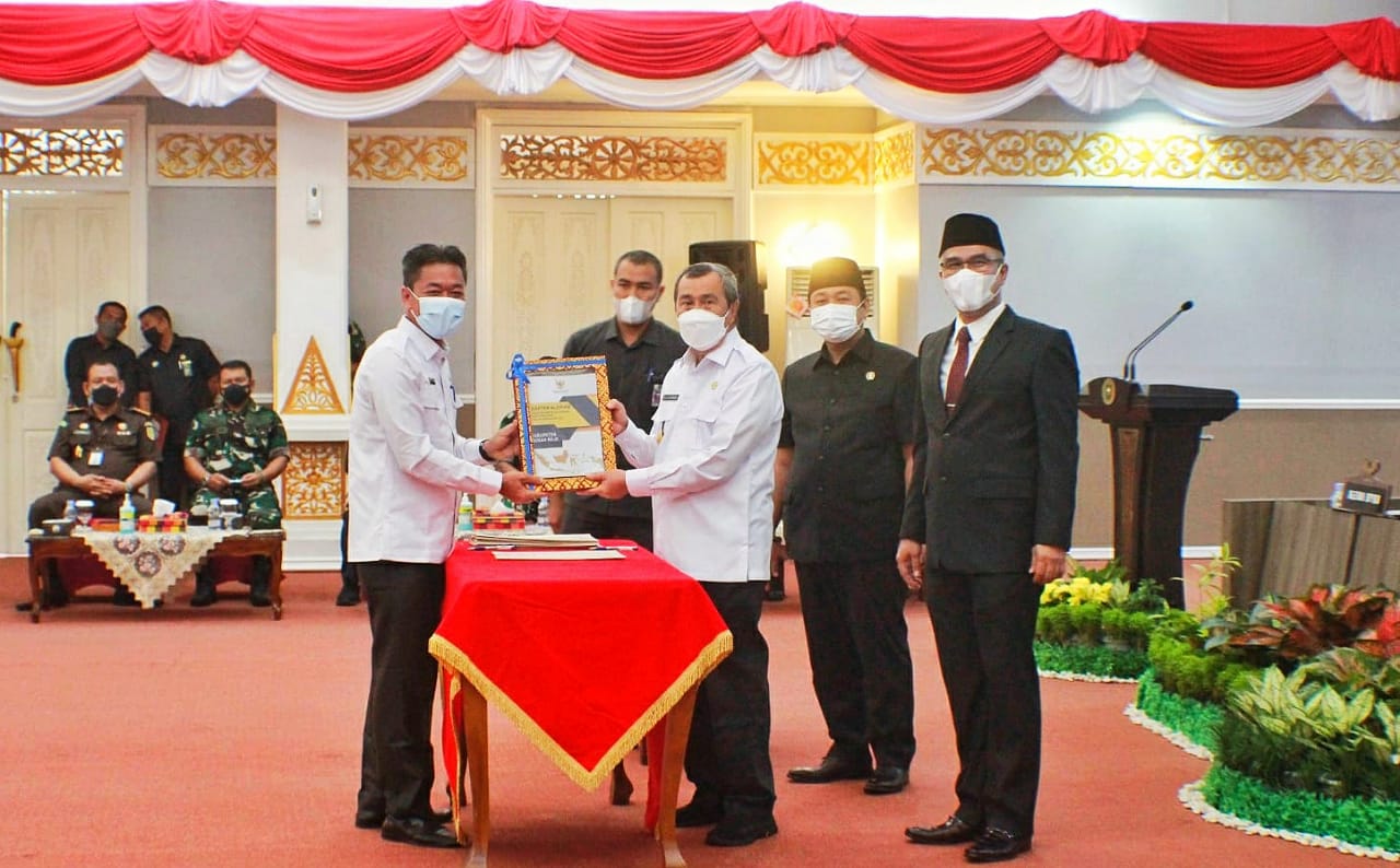 Bupati Rohil Afrizal Sintong Hadiri Penyerahan DIPA/TKDD 2022