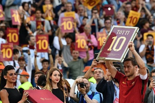 Totti Larang As Roma Pensiunkan No 10